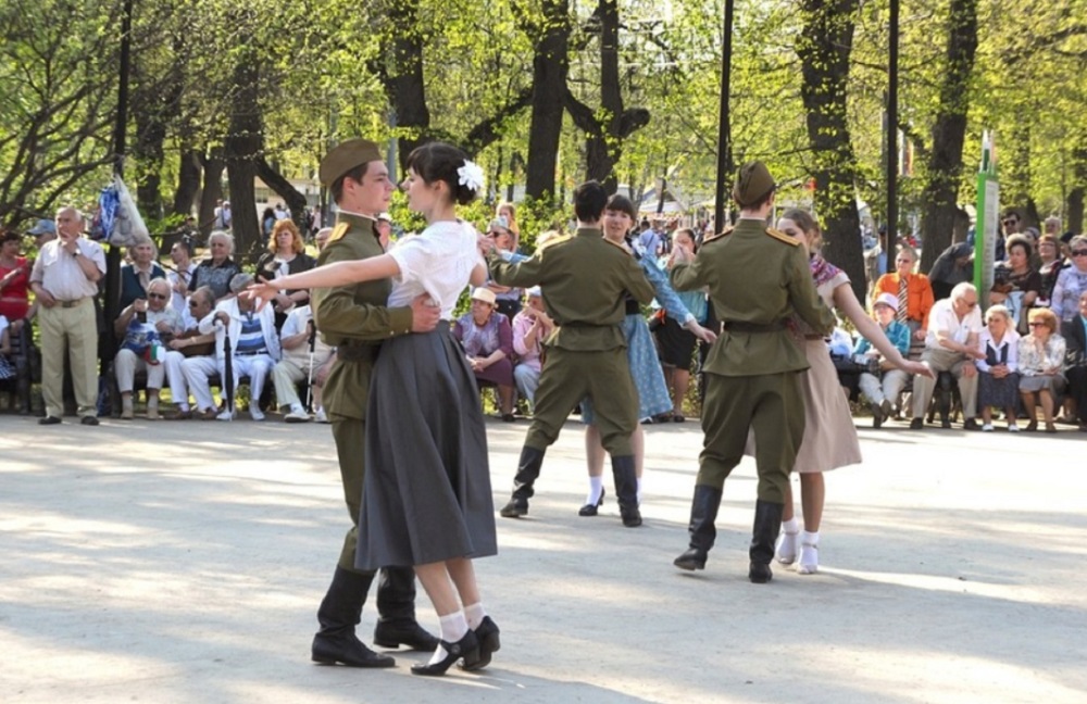 Военные танцуют вальс картинки